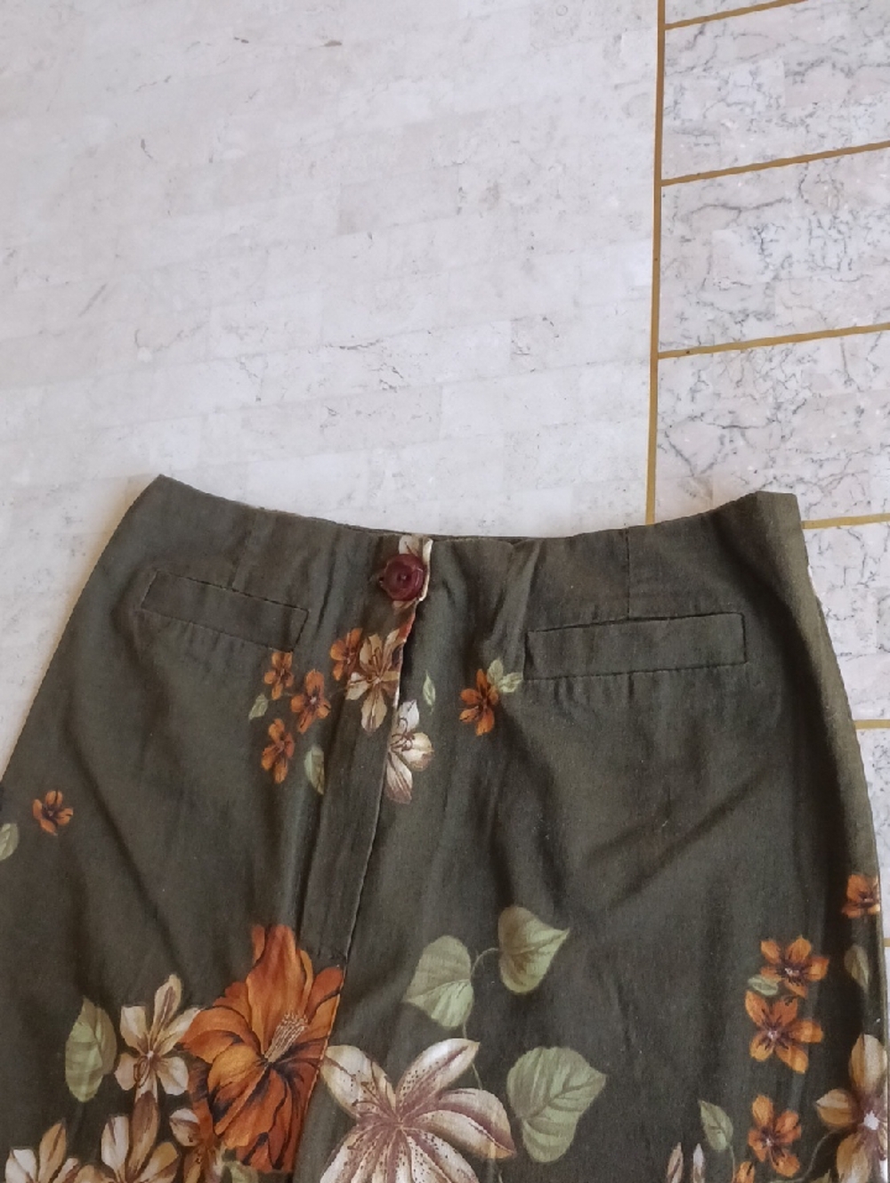 VINTAGE Capri Pants/"Cache".,sz Small, Olive Color/ Muti Florals Design..NEW - Picture 2 of 16